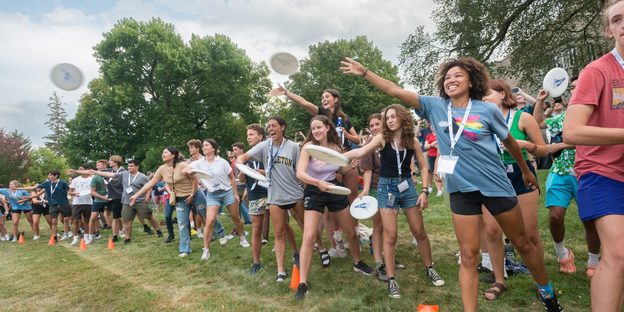 NSW frisbee toss